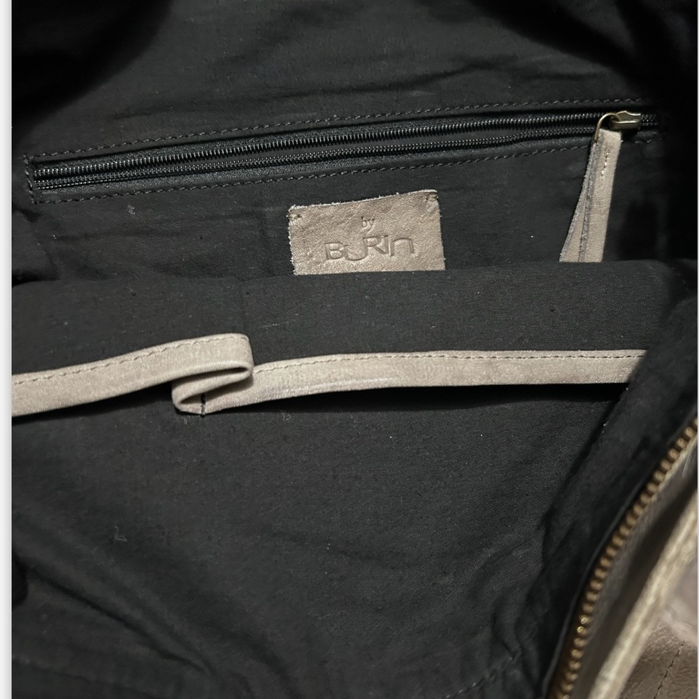 100% Leather Burin Purse Tote w/ front and interior pockets - Picture 5 of 6